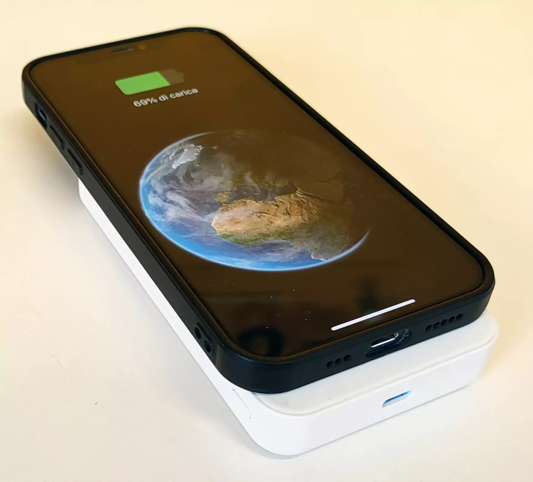 Zeus Power Bank MagSafe 10.000 mAh Ricarica Wireless Qualcomm Quick Charge 3.0 Compatibile con Iphone Samsung Xiaomi Huawei Zeus Power Bank MagSafe 10.000 mAh Ricarica Wireless Qualcomm Quick Charge 3.0 Compatibile con Iphone Samsung Xiaomi Huawei
